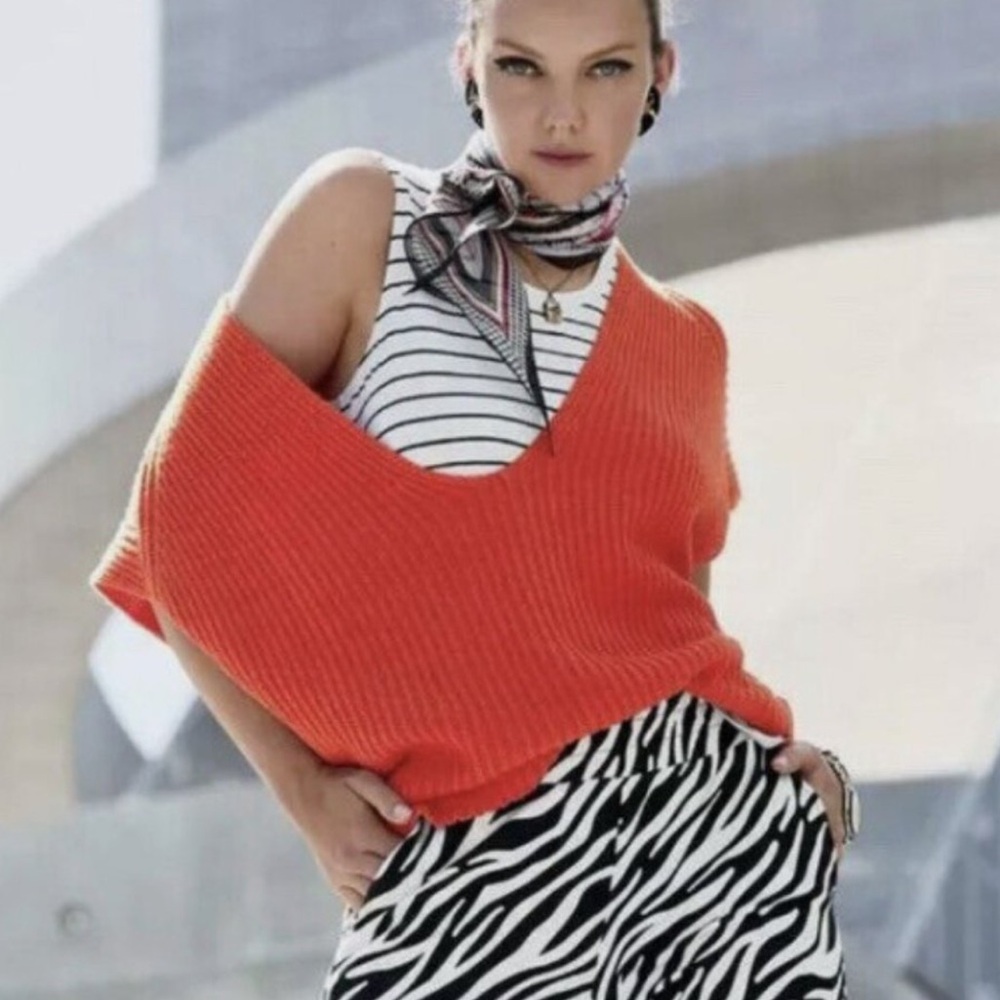 CAbi Ruby Red Orange Women’s Knit V-Neck pullover Sweater Vest size small